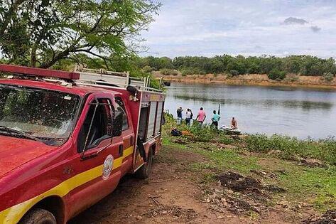 Hombre huye de abejas, se lanza a lago y muere atacado por pirañas en Brasil