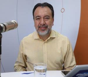 Pabel Muñoz habla sobre la compra irregular de camiones de basura.