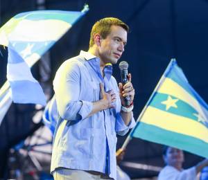 El mandatario Daniel Noboa encabezando el Festival por los 206 años de Independencia de Guayaquil, este jueves 8 de octubre.