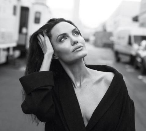 Angelina Jolie revela que tuvo Parálisis de Bell luego del divorcio