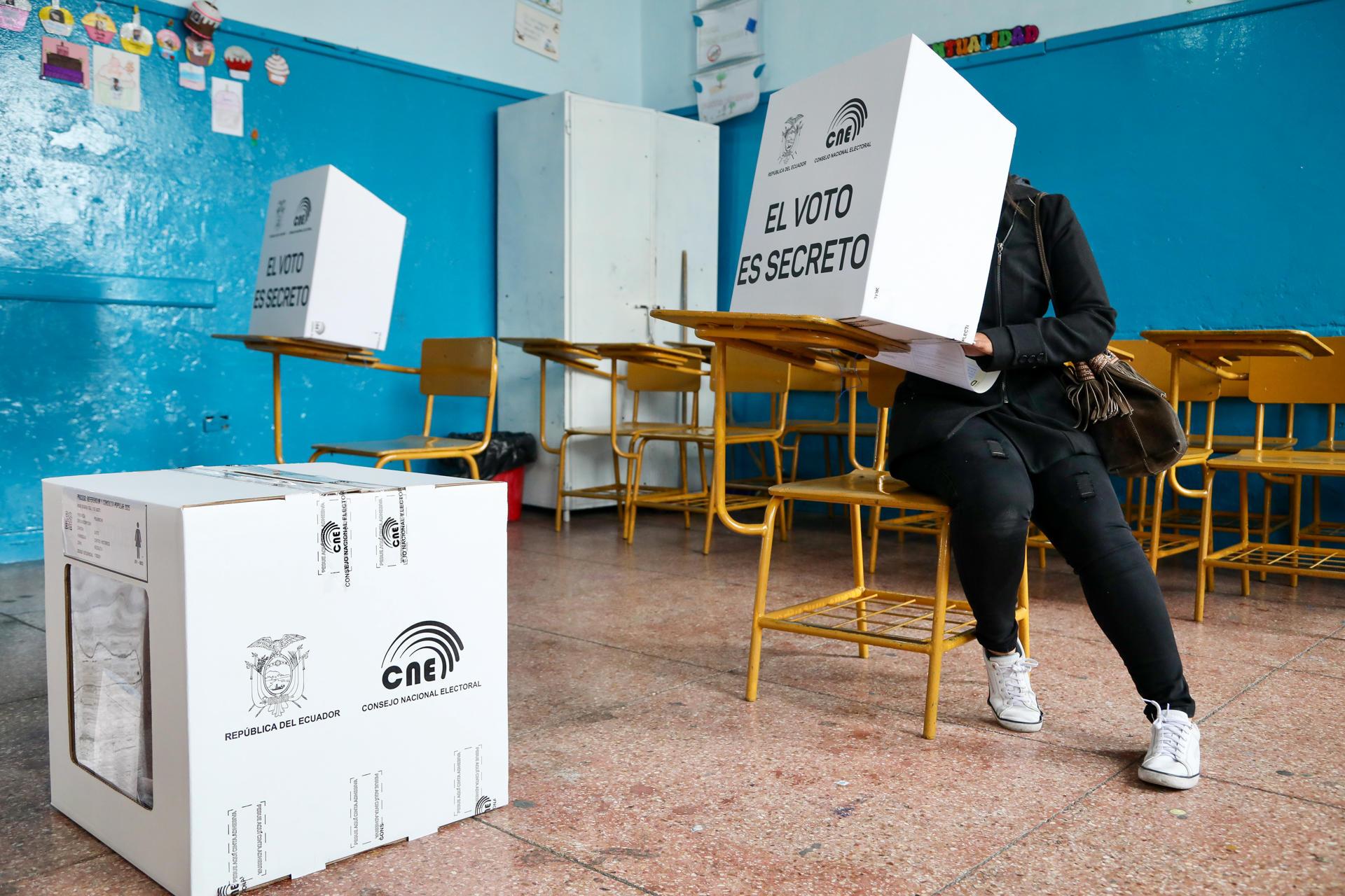 CNE recuerda prohibición de fotografiar papeletas electorales