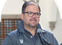 Fotografía de archivo del ministro del Interior ecuatoriano, John Reimberg (I).