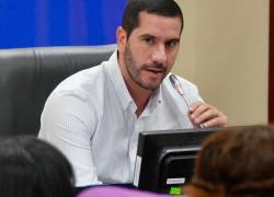 Fotografía que muestra al ministro de Infraestructura y Transporte, Roberto Luque, quien preside el COE Nacional.