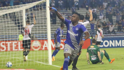 Bryan Carabalí, jugador del Emelec, será operado por una fractura en la mandíbula tras accidente de tránsito Bryan Carabalí, jugador del Emelec, será operado por una fractura en la mandíbula tras accidente de tránsito