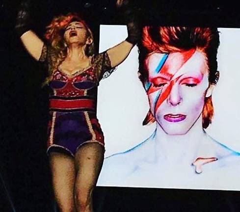 Madonna y Elton John rinden homenaje a David Bowie