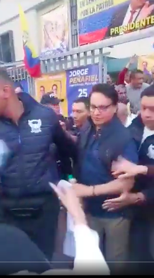 $!Momento previo a que Fernando Villavicencio sea baleado. (Foto: captura de pantalla )