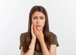 La sensibilidad dental es producida al deteriorarse la primera capa del diente, que es el esmalte, y suele ser un problema muy común entre los ecuatorianos.