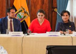 Fotografía de la Mesa de Asistencia Técnica y Cooperación Internacional, encabezada por la vicepresidenta de Ecuador.