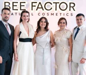 Lanzamiento de Bee Factor. En la foto posan Christos Kostarelos y Aliki Makri, fundadores de la marca de cosmética griega, así como los representantes en Ecuador, Jona Leiva, Alexandra Pazmiño y Joseph Leiva.