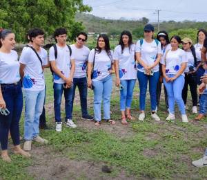Participantes de jóvenes en acción, en un trabajo de campo.