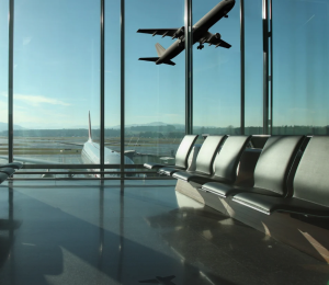Fotografía referencial de sala de espera de un aereopuerto.