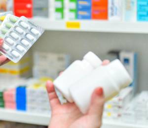 Gobierno asegura que seguirá aumentado el abastecimiento de medicinas.