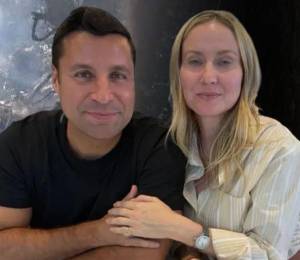 Michele Sensi-Contugi y su esposa Stephany Hollihan murieron en un accidente aéreo en Kenia.