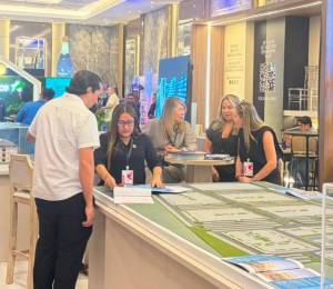Foto general de la feria inmobiliaria realizada en el Centro de Convenciones de la UEES en Samborondón.