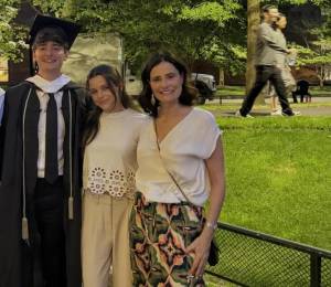 Noah Schnapp se graduó de la Escuela Wharton y debutó en Cannes 2026 en la misma semana.