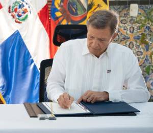 Los cancilleres Gabriela Sommerfeld y Roberto Álvarez acordaron reforzar los vínculos entre Ecuador y República Dominicana.