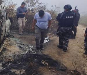 A dos horas de Pucará se encontraron dos camionetas incineradas.