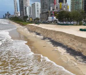 Fotografía referencial de aumento del nivel del mar en una ciudad costera.