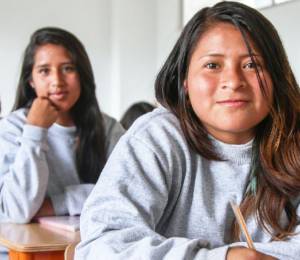 Imagen de alumnos de la zona de la Sierra ecuatoriana. El Ministerio de Ecuación presentó el cronograma para matriculación y traslados del régimen escolar 2026-2027 de la Sierra y la Amazonía.