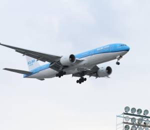 Fotografía referencial que muestra a un avión arribando al Aeropuerto José Joaquín de Olmedo, en Guayaquil.