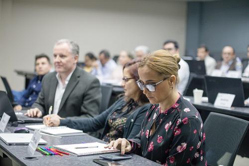 $!Estudiantes de la Maestría en Administración y Dirección de Empresas con Mención en Innovación (EMBA).