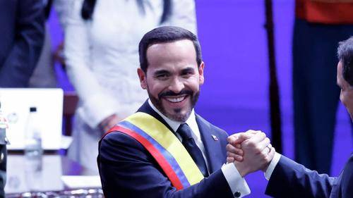 Abelardo De la Espriella jura como presidente de Colombia hasta el 2030