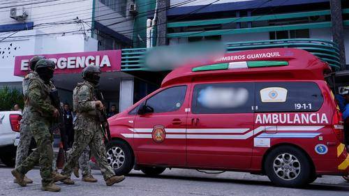 Militares resguardan la clínica donde se encuentra Aquiles Alvarez.