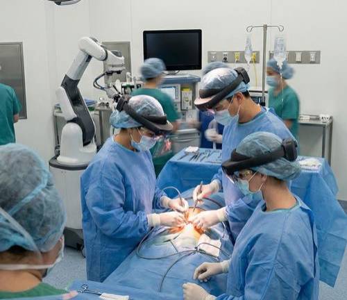 En dos años, al menos 60 pacientes recibieron implantes craneales 3D personalizados en Ecuador