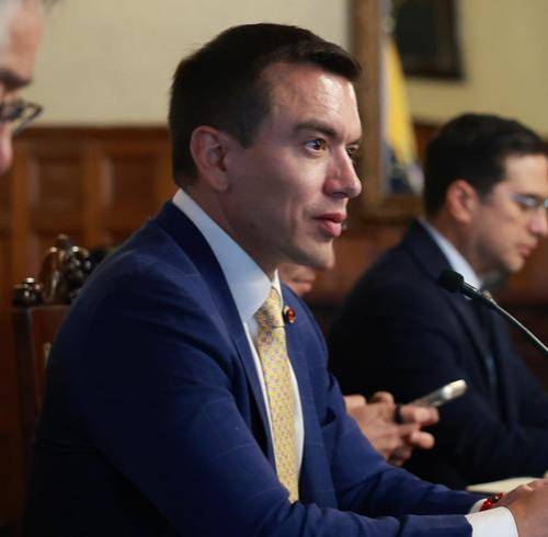 Noboa reforma el reglamento de la ley de energía para acelerar nueva generación y ampliar el autoabastecimiento
