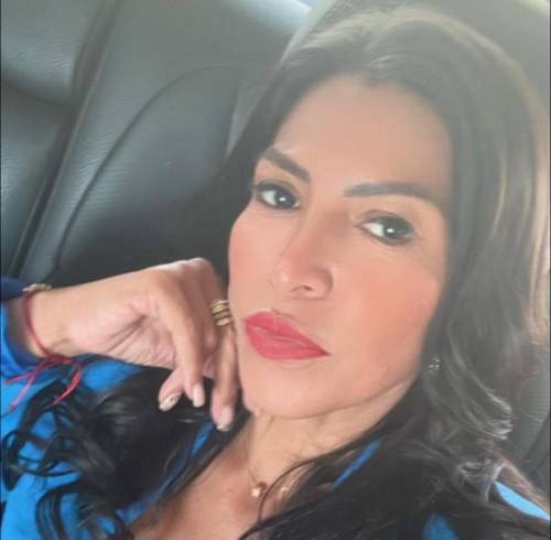 Alexandra Bravo fue atacada a disparos mientras salía de una cafetería en Manta.