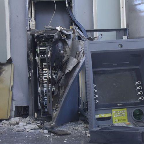 $!Explotan cajero automático cerca del aeropuerto de Quito
