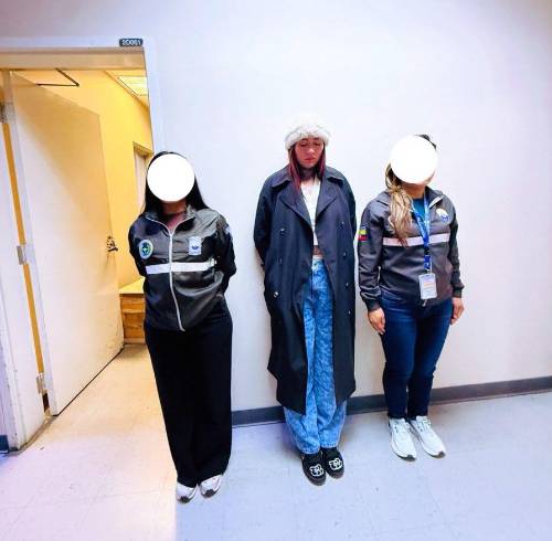 La mujer detenida en el aeropuerto de Quito
