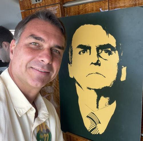 Flávio Bolsonaro huyó de Brasil hacia Estados Unidos.