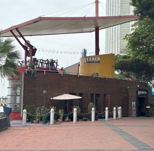 Resaca uno de los restaurantes tradicionales del Malecón Simón Bolívar.