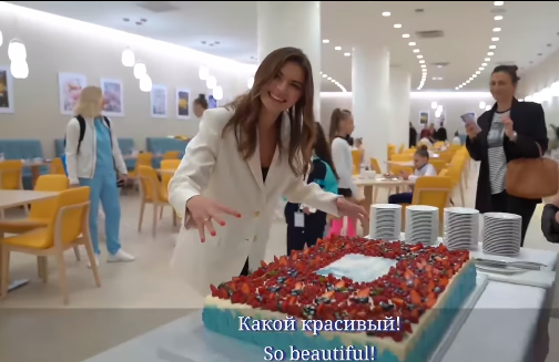 $!última aparición de la medallista olímpica, Alina Kabaeva, en el festejo de su academia.