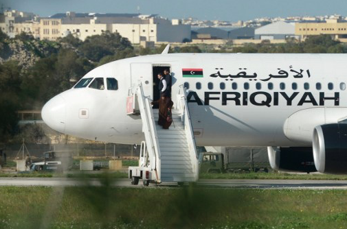 Un grupo de rehenes del avión libio fueron liberados