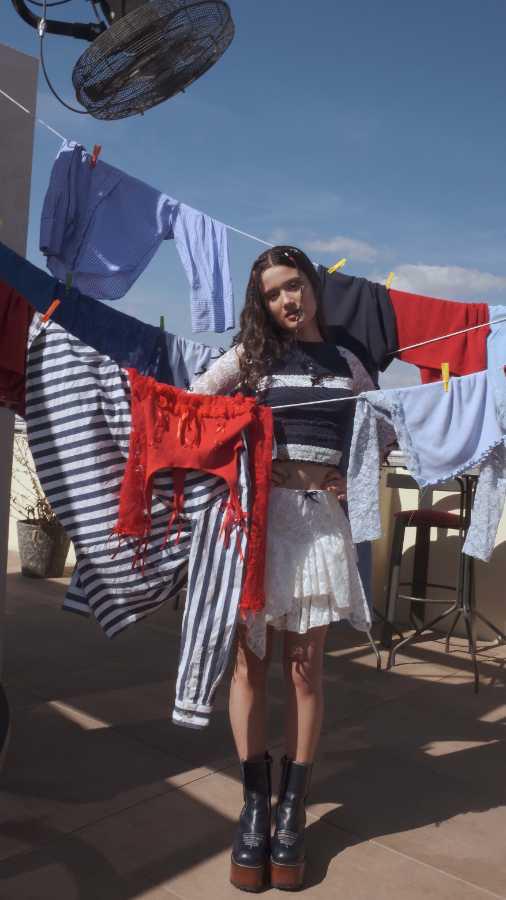 $!“los 41” critica el miedo al compromiso en las relaciones modernas con una mirada sarcástica.