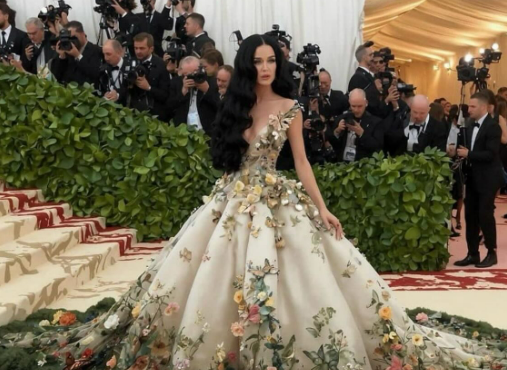 Katy Perry subió una imagen a su Instagram, como si ella hubiese ide al Met Gala, se trató de una foto creada con Inteligencia Artificial.
