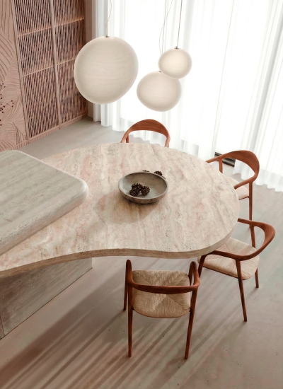 Una mesa de seis puestos.