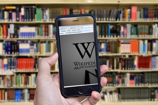 20 años de Wikipedia: ¿Cuánto tiempo nos tardaríamos en leer todos sus artículos?