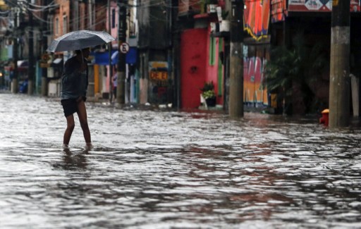Lluvias torrenciales en Sao Paulo dejan un muerto y provocan caos