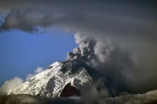 El Cotopaxi continúa con emisiones de gas y ceniza