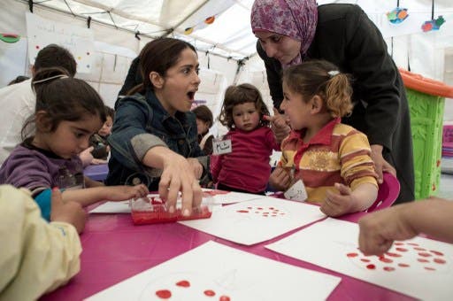 Salma Hayek visita a refugiados sirios y cumple su sueño de conocer Líbano