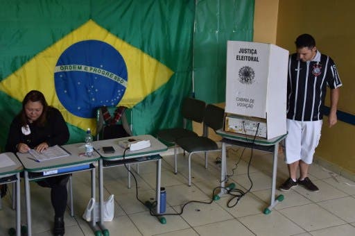 Cierran los colegios electorales para los comicios municipales en Brasil