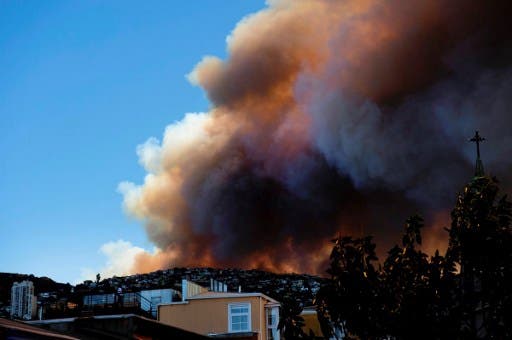 Alerta roja por incendio forestal en Valparaíso