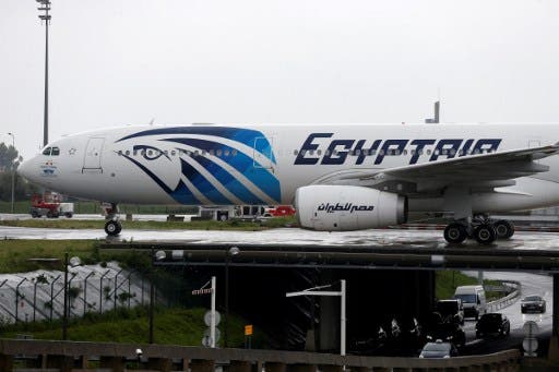 Encuentran un resto humano entre las piezas del Egyptair