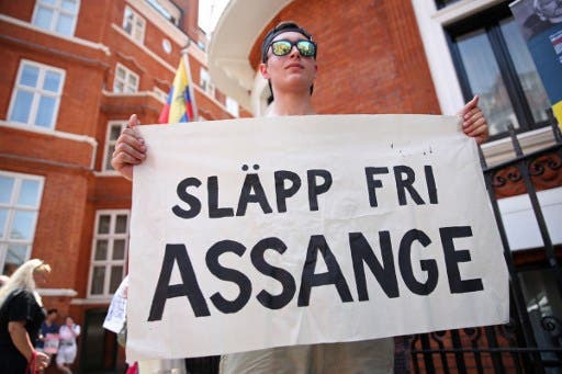 Assange cumple 5 años en la Embajada de Ecuador