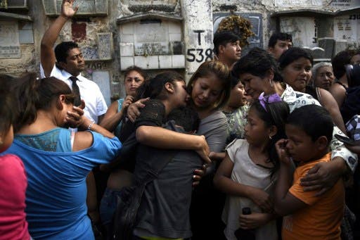 Guatemala pide justicia por 38 niñas muertas en incendio