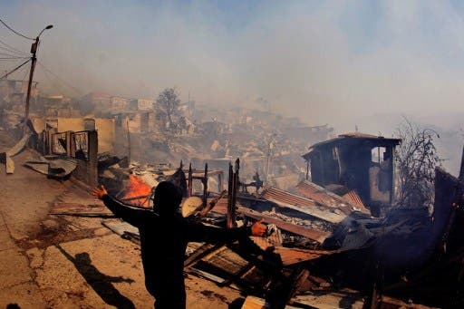 Alerta roja por incendio forestal en Valparaíso