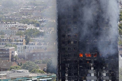 May pide una investigación oficial sobre el incendio en Londres